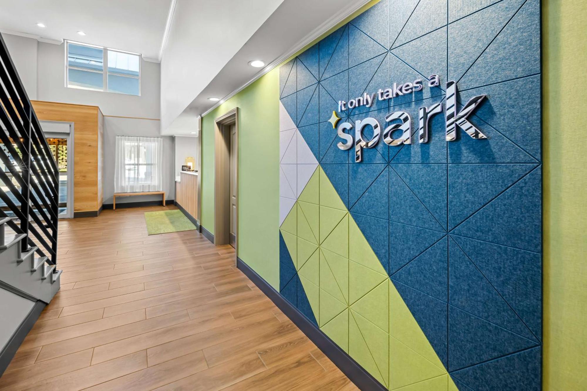Spark By Hilton Woodbridge Exterior photo