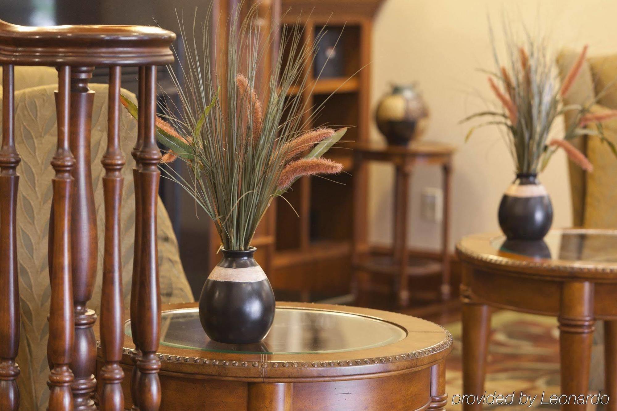 Spark By Hilton Woodbridge Interior photo