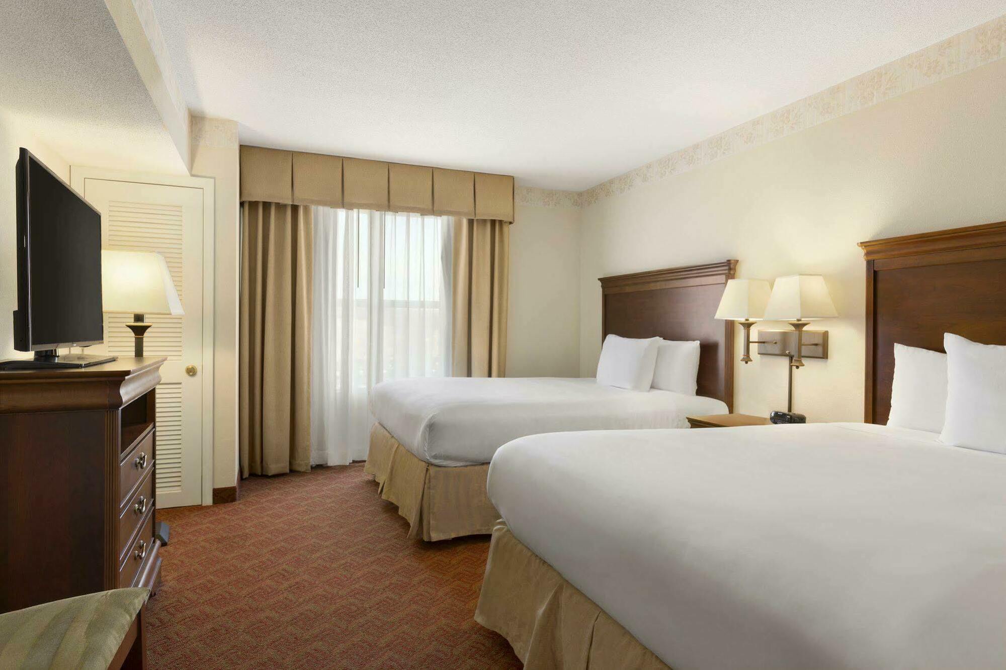 Spark By Hilton Woodbridge Exterior photo